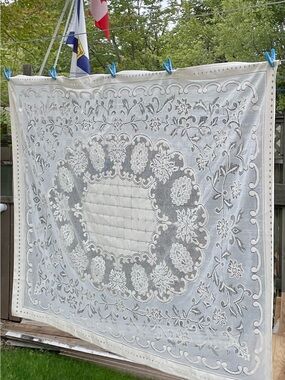 Vintage Ivory Lace-Patterned Tablecloth - Elegant Home Dining Linen